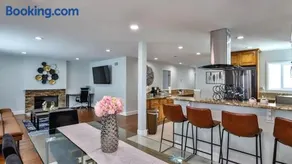 H&H Modern Lux 4BD 1 King Suite 3 Queen SoCal Disney - Image 3