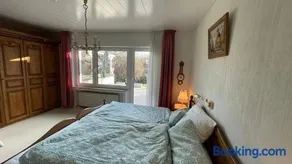 Großer Bungalow mit eigenem See und Insel - Image 2