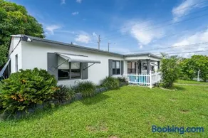 Spacious 3BR Family-Friendly Home Near Attractions - Image 5
