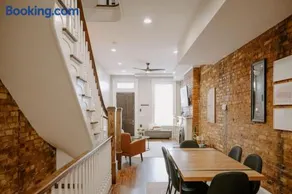 Stunning 4BR Townhome Rooftop City Views - Image 1