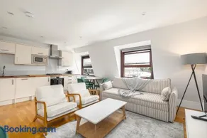 New 1 Bed Flat for 4 near River & Clapham Junction - Image 2