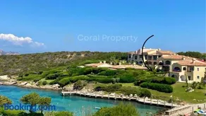 Waterfront su spiaggia privata- Porto Cervo - by Coral Property - Image 2