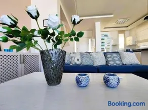 4-Bed Villa Private Pool and Ocean Views - Image 2