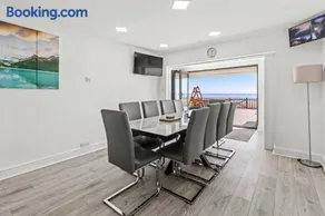 Private Beach House plus Studio Apartment Sleeps 10 - Image 4