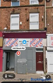 Flat 5 min From Stadium - Image 2