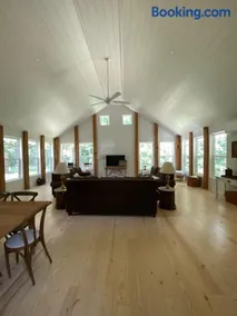 Paradise Meadows Farmhouse - Image 4