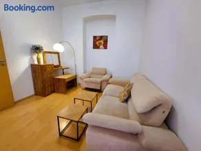 Spacious 2-Bedroom Apartment in City Center 80 m - Image 4