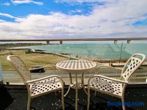 The Hamptons - Entire Seafront Property with Stunning Sunsets - Image 2
