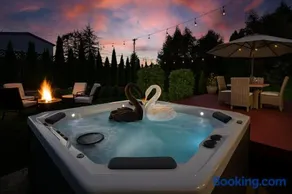 Entire house with Four Bedrooms, Hot Tub, BBQ, Private Backyard, FREE WiFi and Parking, near Seattle, EV - Image 2