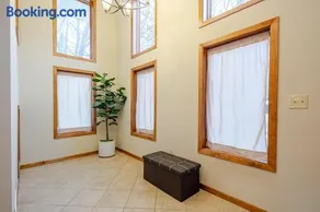 Serene Getaway in Plymouth, MN - 4 bedroom home - Image 4