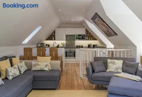 The Manor Coach House - Image 2