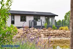 Finest Retreats - Cambridge Luxury Lodge - Image 2