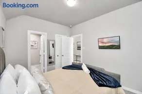 Elegant Exquisite 4Bedroom Home in Katy with High speed WiFi - Image 3