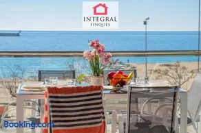 Palamós BeachFront Apartment - Image 2