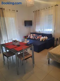 Park view apartment in Paralia Dionisiou - Image 2