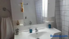 Mitzelos' Apartment - Image 5