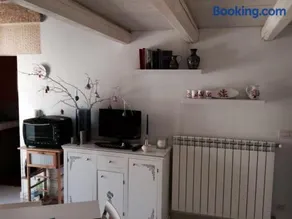 Charming apartment in Castiglione with terrace & jacuzzi - Image 2