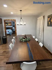 Brand-new 4BR, Sleeps 10, Treadmill, Piano, Free Boat Parking, Close to the Lake! - Image 1