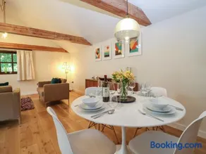 The Cart Lodge at Grove Barn - Image 5