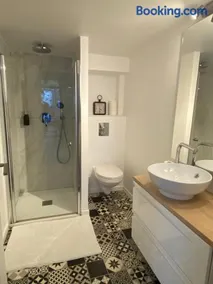 Studio duplex avec spa et cour privée - Image 4