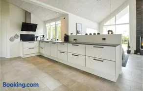 Four-Bedroom Holiday Home In Tarm - Image 5
