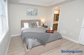 Royal Stays Townhome Collection - 3 Bedroom Townhome in Oakville - Image 1