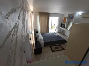 Azalea Garden Apartment With Mountain View - Image 3