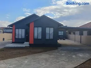 Lapeng Mogwase Free Parking-Free WIFI - Image 2