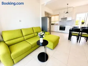 Beach Breeze Bliss - A Radiant Coastal Apartment - Image 2