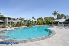 Modern & Stylish 2 Bedroom Townhouse - Image 3