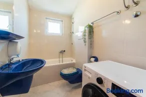 Apartments Tilda- 50m to Pebble Beach - Image 4