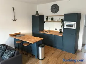 1 bed river apartment on the docks - Image 3