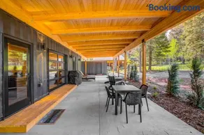 Two Pines - Unique container home w/hot tub - Downtown - Trailer Parking - Pet friendly - Image 2