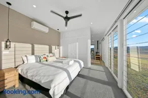 The Shiraz Villa at Molly Morgan Wines - Image 4