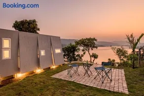Twist, Tiny home on the Cliff - Image 3