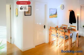 Quiet Premium Stansted Apartment in Central Location with WiFi and Desk - Image 3