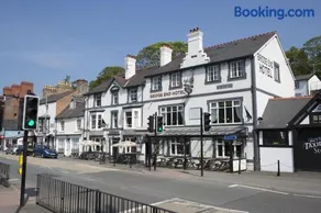 Bridge End Hotel - Image 1