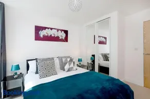 Redhill - Modern 1 Bedroom Apartment by Mobius Property - Image 3