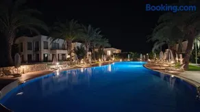 Kyrenia Mountains & Pool Oasis close to the Merit Casino Hotel & SPA - Image 3