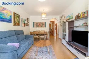 Zentrale Wohnung in Torrox Pueblo mit Bergblick, WLAN, 2 Bädern - Image 2