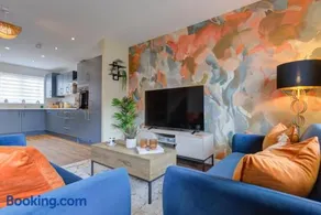 Marriott House sleeps 5 in Bourne with parking - Image 4