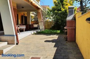 Villino moderno con giardino a 90 metri dal mare - Image 1
