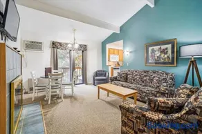 Cedarbrook Deluxe Two Bedroom Suite with outdoor heated pool 20910 - Image 1