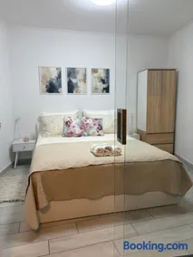 Studio Apartment Royal - Image 1