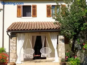 Apartment PARENZANA, little row HOUSE with big green yard in central Istria - Image 1