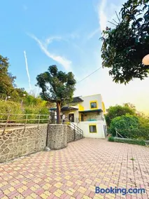 Yatri Lakeview Villa - Image 4