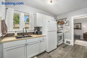 Little Barn Cottage - 3br home with hot tub - Image 4