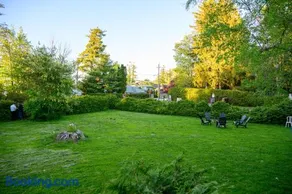 8 Mayfair Entire 10BR Cottage Beach, Kayaks - Image 5