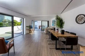 Romantic Pool House - Image 4