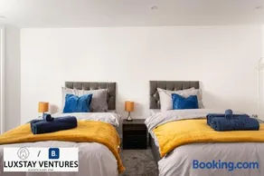 Luxury 2 Bedroom Maisonette with Games Room - Free Car Parking - 5 Minute Drive to Brighton Beach & City Centre - Sleeps 8 - Image 2